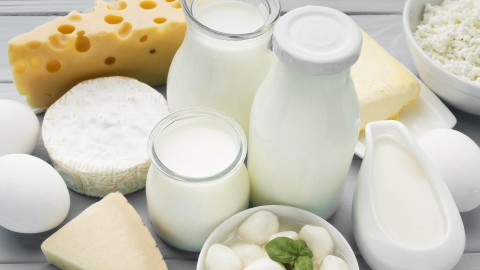 Latte e benessere delle ossa: il paradosso degli alimenti acidificanti